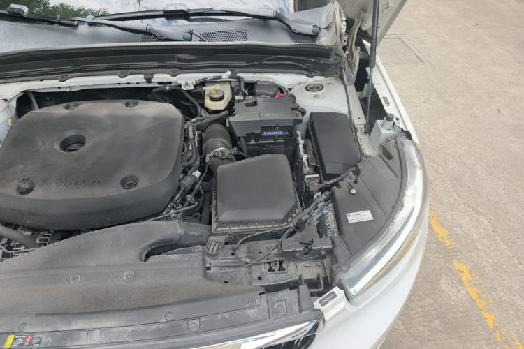 Used Volvo XC40 2022 T4 Four-Wheel Drive Smart & Stylish Edition Engine Bay Left