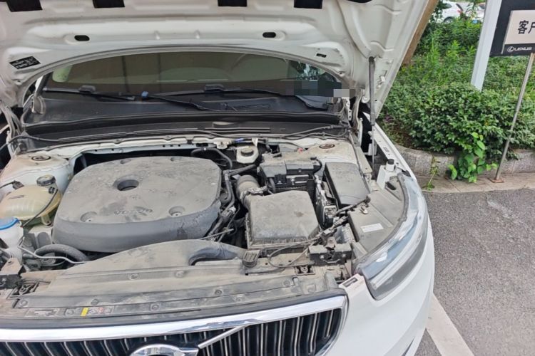 Used Volvo XC40 2022 T4 Four-Wheel Drive Smart & Stylish Edition Engine Bay Left