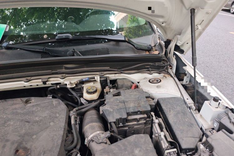 Used Volvo XC40 2022 T4 Four-Wheel Drive Smart & Luxurious Edition Engine Bay Left