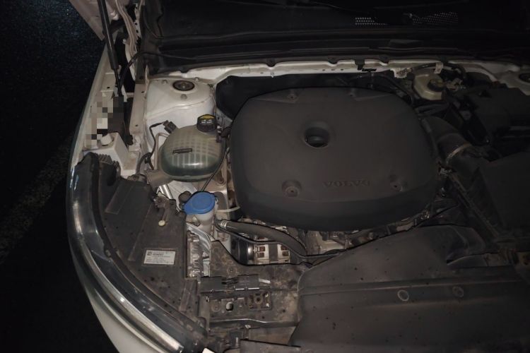 Used Volvo XC40 2022 T4 Four-Wheel Drive Smart & Stylish Edition Engine Bay Right