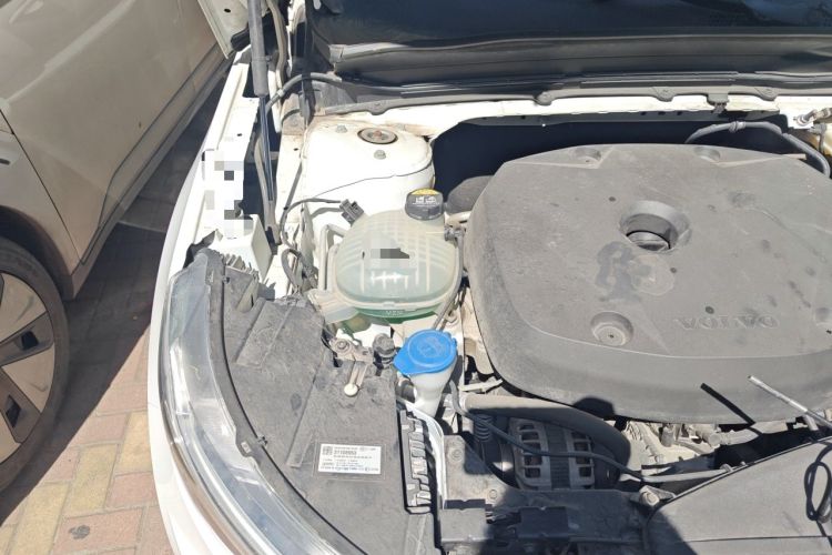 Used Volvo XC40 2022 T4 Four-Wheel Drive Smart & Stylish Edition Engine Bay Right