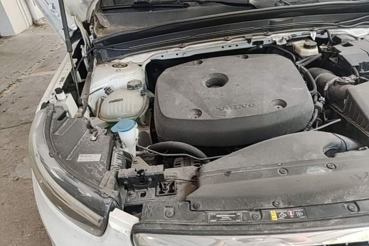Used Volvo XC40 2022 T4 Four-Wheel Drive Smart & Stylish Edition Engine Bay Right