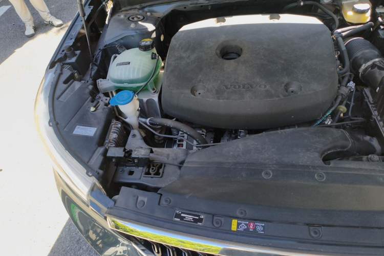 Used Volvo XC40 2022 T4 Four-Wheel Drive Smart & Stylish Edition Engine Bay Right