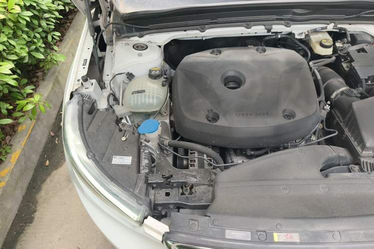 Used Volvo XC40 2022 T4 Four-Wheel Drive Smart & Stylish Edition Engine Bay Right