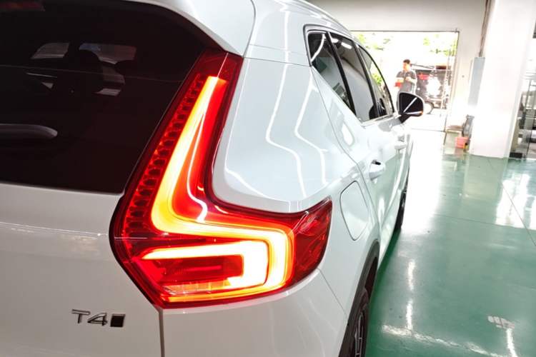 Used Volvo XC40 2022 T4 Four-Wheel Drive Smart & Luxurious Edition Exterior 3