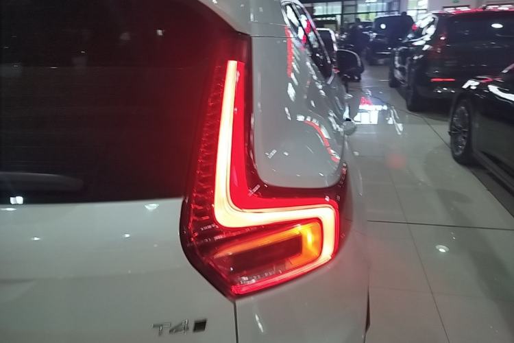 Used Volvo XC40 2022 T4 Four-Wheel Drive Smart & Stylish Edition Exterior 3