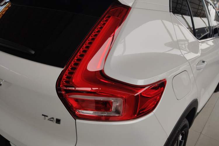 Used Volvo XC40 2022 T4 Four-Wheel Drive Smart & Luxurious Edition Exterior 6