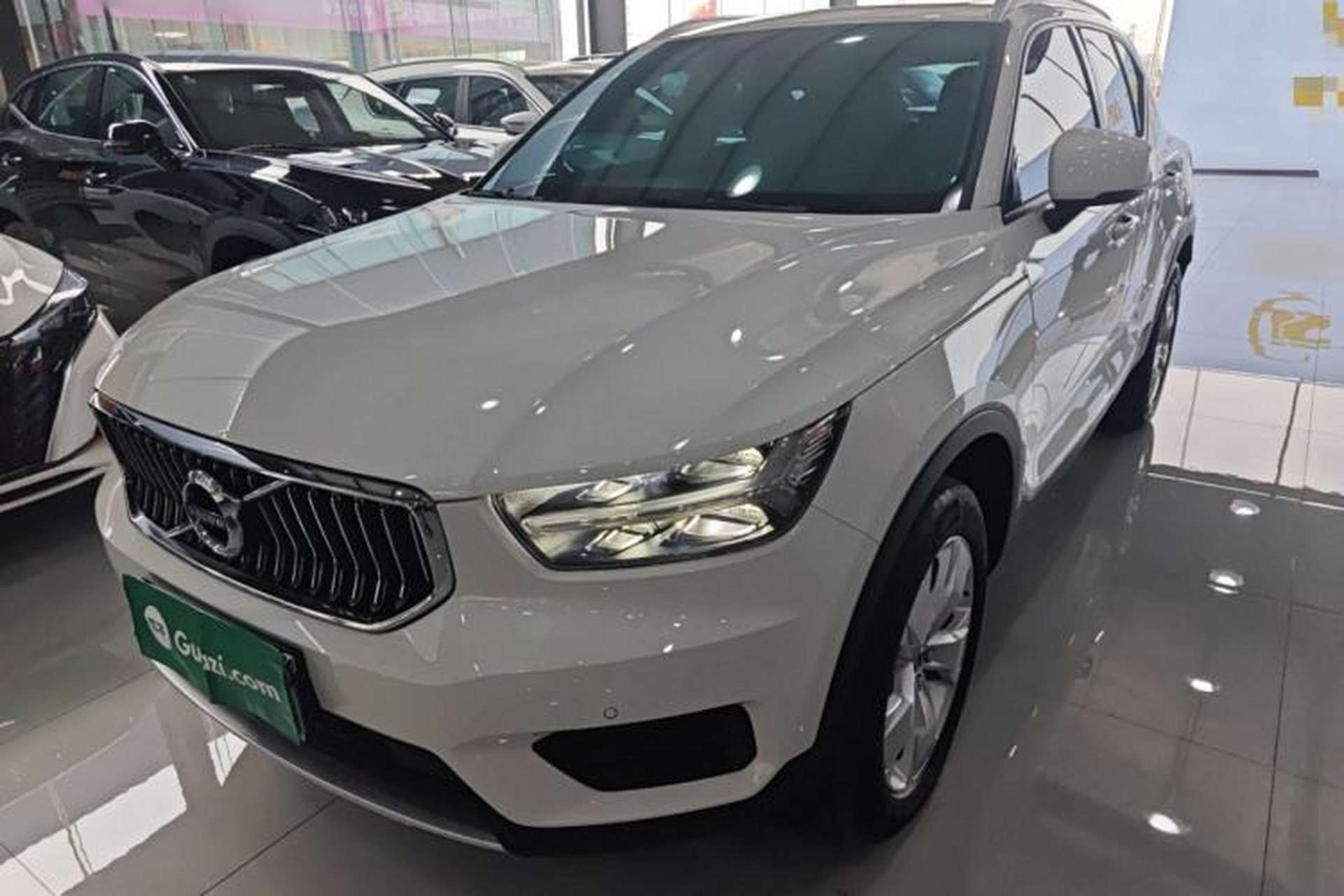 Used Volvo XC40 2022 T4 Four-Wheel Drive Smart & Stylish Edition Front Left 45 Deg