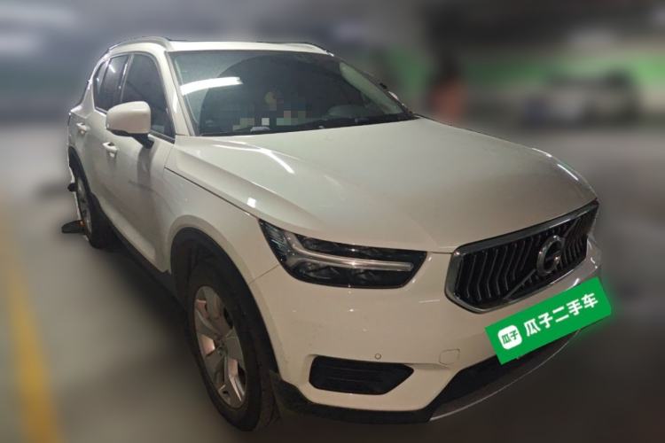 Used Volvo XC40 2022 T4 Four-Wheel Drive Smart & Stylish Edition Front Right 45 Deg