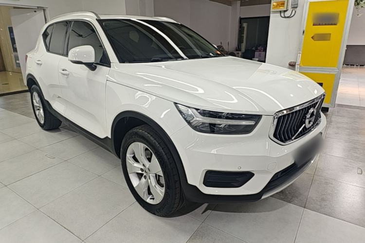 Used Volvo XC40 2022 T4 Four-Wheel Drive Smart & Stylish Edition Front Right 45 Deg