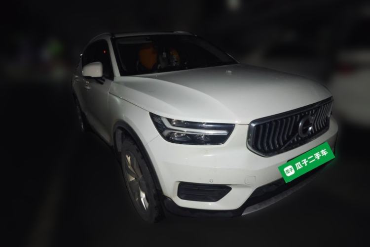 Used Volvo XC40 2022 T4 Four-Wheel Drive Smart & Stylish Edition Front Right 45 Deg