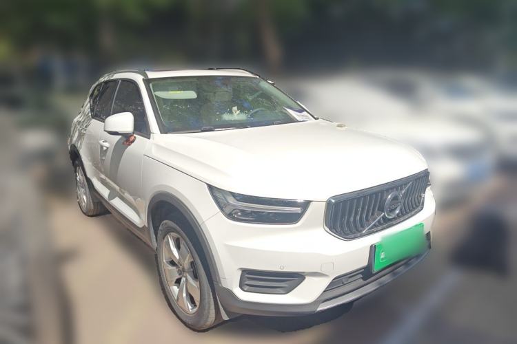 Used Volvo XC40 2022 T4 Four-Wheel Drive Smart & Stylish Edition Front Right 45 Deg