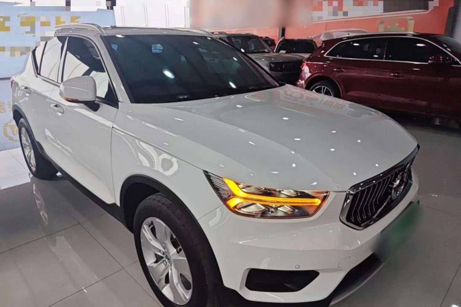Used Volvo XC40 2022 T4 Four-Wheel Drive Smart & Stylish Edition Front Right 45 Deg
