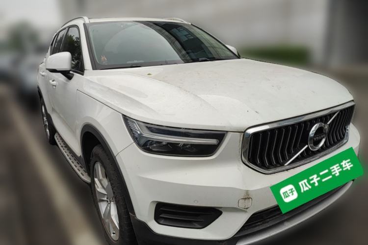 Used Volvo XC40 2022 T4 Four-Wheel Drive Smart & Luxurious Edition Front Right 45 Deg