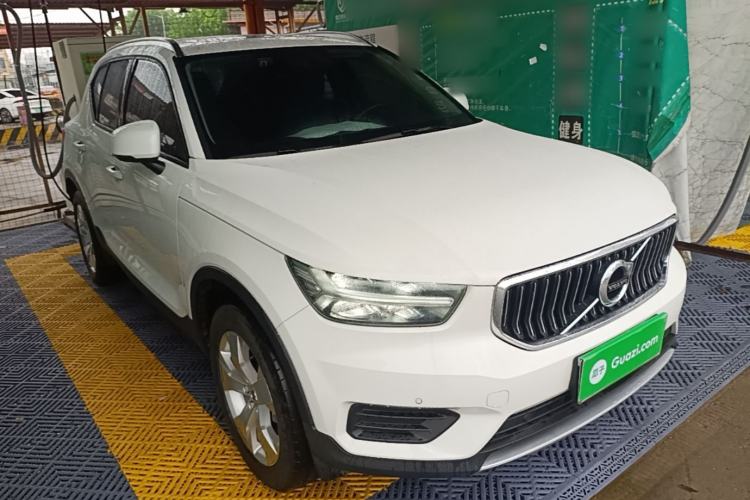 Used Volvo XC40 2022 T4 Four-Wheel Drive Smart & Stylish Edition Front Right 45 Deg
