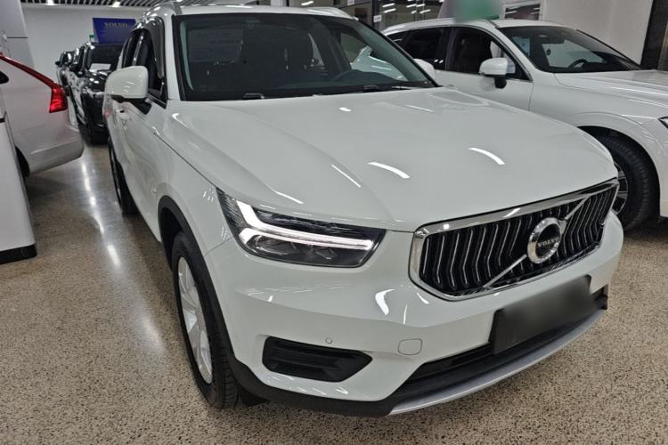 Volvo XC40 2022 — фото 3