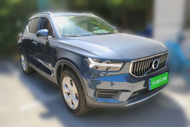 Used Volvo XC40 2022 T4 Four-Wheel Drive Smart & Stylish Edition Front Right 45 Deg