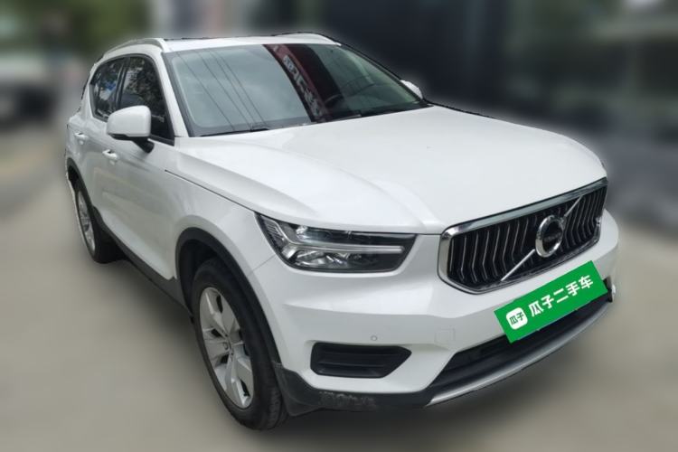 Used Volvo XC40 2022 T4 Four-Wheel Drive Smart & Stylish Edition Front Right 45 Deg