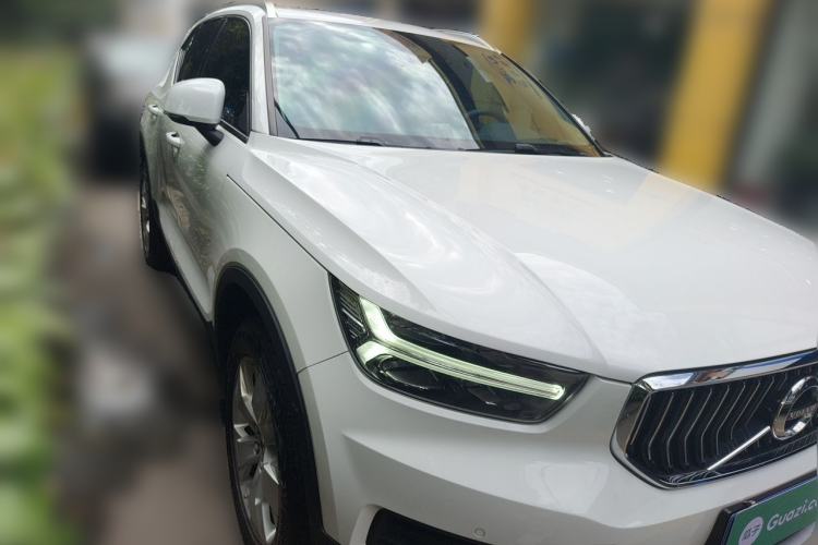 Used Volvo XC40 2022 T4 Four-Wheel Drive Smart & Stylish Edition Front Right 45 Deg