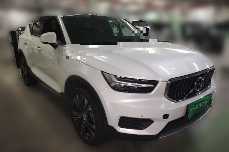 Used Volvo XC40 2022 T4 Four-Wheel Drive Smart & Luxurious Edition Front Right 45 Deg