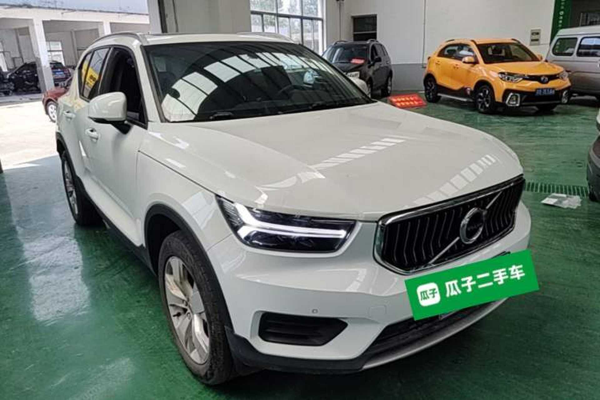 Used Volvo XC40 2022 T4 Four-Wheel Drive Smart & Stylish Edition Front Right 45 Deg