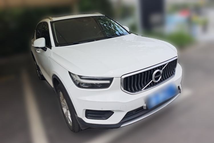 Used Volvo XC40 2022 T4 Four-Wheel Drive Smart & Stylish Edition Front Right 45 Deg