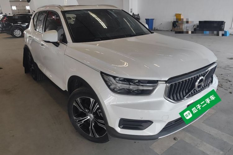 Used Volvo XC40 2022 T4 Four-Wheel Drive Smart & Luxurious Edition Front Right 45 Deg