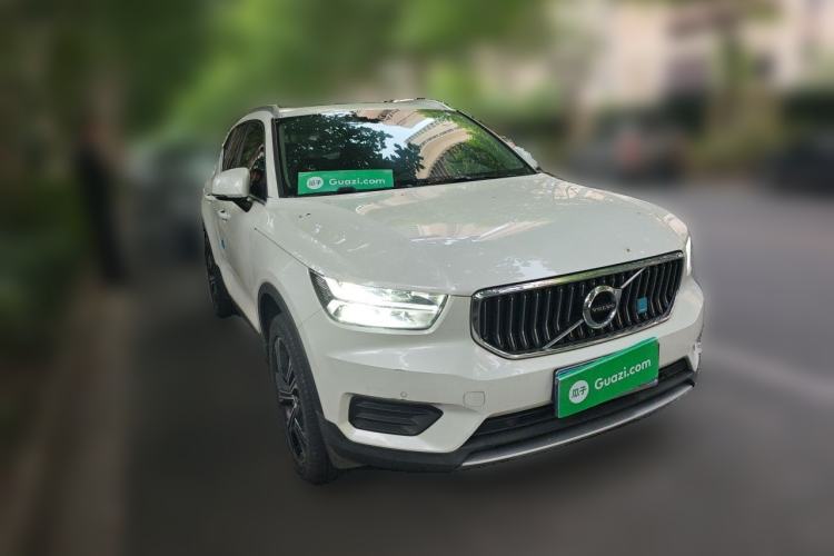 Used Volvo XC40 2022 T4 Four-Wheel Drive Smart & Luxurious Edition Front Right 45 Deg
