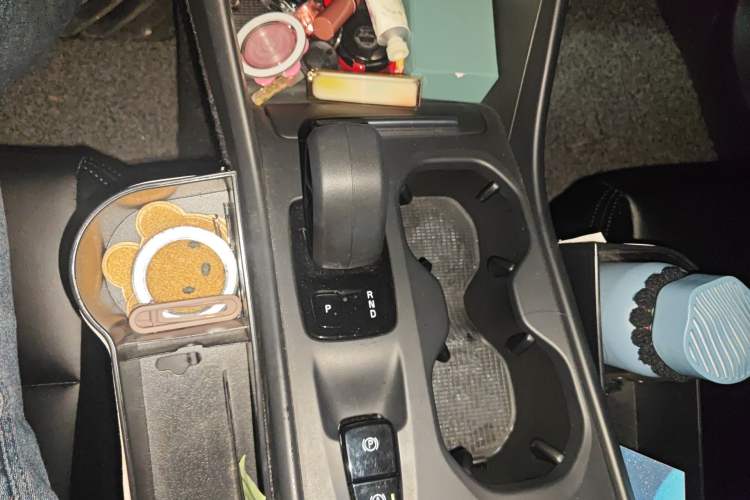 Used Volvo XC40 2022 T4 Four-Wheel Drive Smart & Stylish Edition Gear Lever