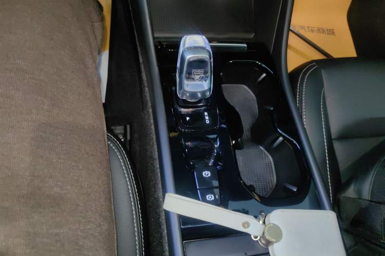 Used Volvo XC40 2022 T4 Four-Wheel Drive Smart & Luxurious Edition Gear Lever