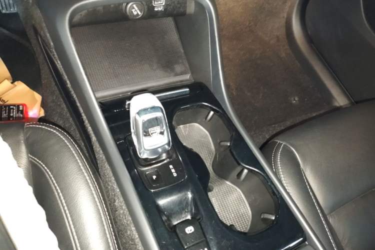 Used Volvo XC40 2022 T4 Four-Wheel Drive Smart & Luxurious Edition Gear Lever