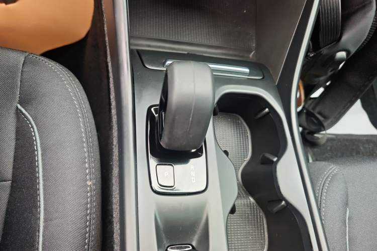 Used Volvo XC40 2022 T4 Four-Wheel Drive Smart & Stylish Edition Gear Lever