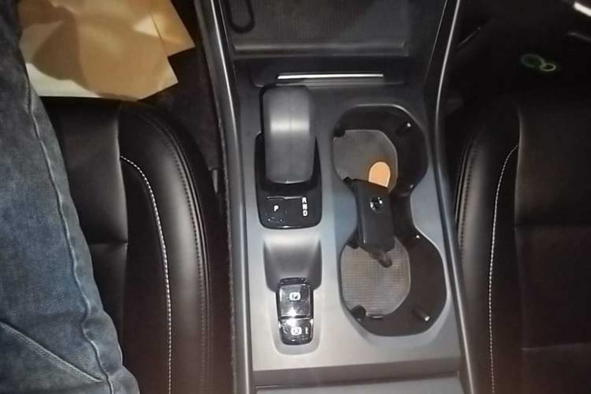 Used Volvo XC40 2022 T4 Four-Wheel Drive Smart & Stylish Edition Gear Lever