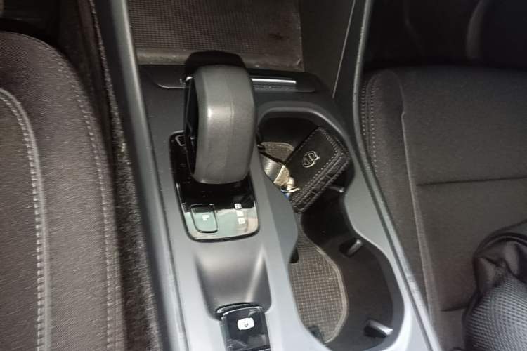 Used Volvo XC40 2022 T4 Four-Wheel Drive Smart & Stylish Edition Gear Lever