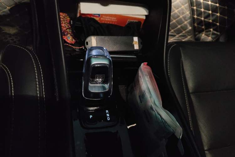 Used Volvo XC40 2022 T4 Four-Wheel Drive Smart & Luxurious Edition Gear Lever