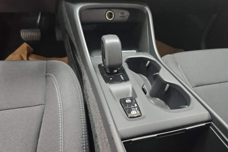Used Volvo XC40 2022 T4 Four-Wheel Drive Smart & Stylish Edition Gear Lever