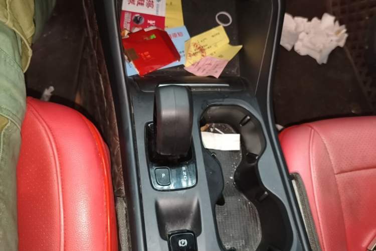 Used Volvo XC40 2022 T4 Four-Wheel Drive Smart & Stylish Edition Gear Lever