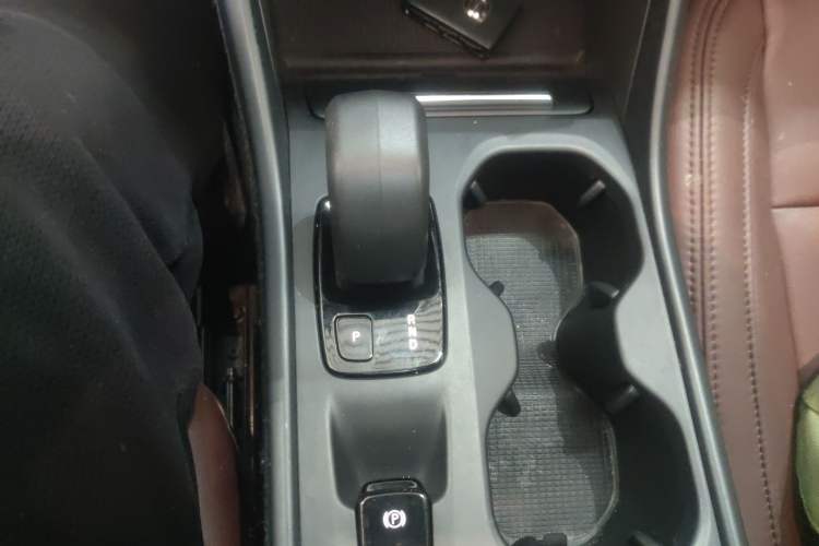 Used Volvo XC40 2022 T4 Four-Wheel Drive Smart & Stylish Edition Gear Lever
