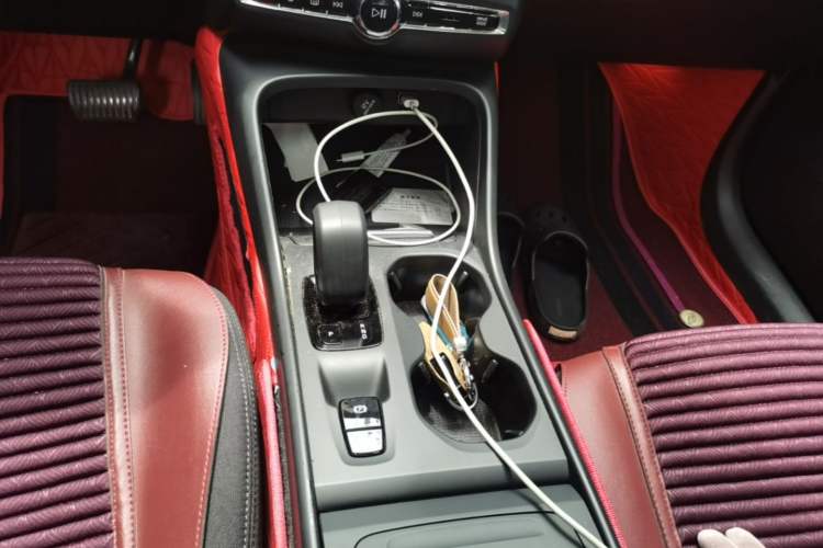 Used Volvo XC40 2022 T4 Four-Wheel Drive Smart & Stylish Edition Gear Lever