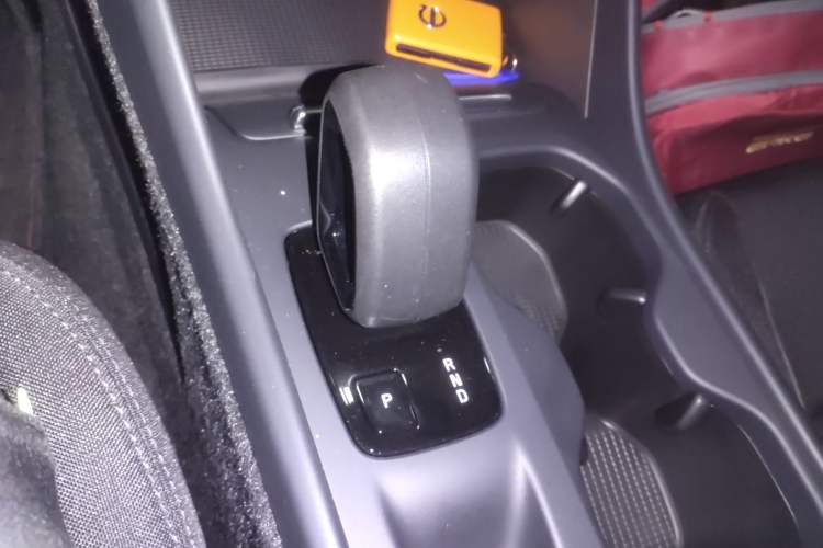 Used Volvo XC40 2022 T4 Four-Wheel Drive Smart & Stylish Edition Gear Lever