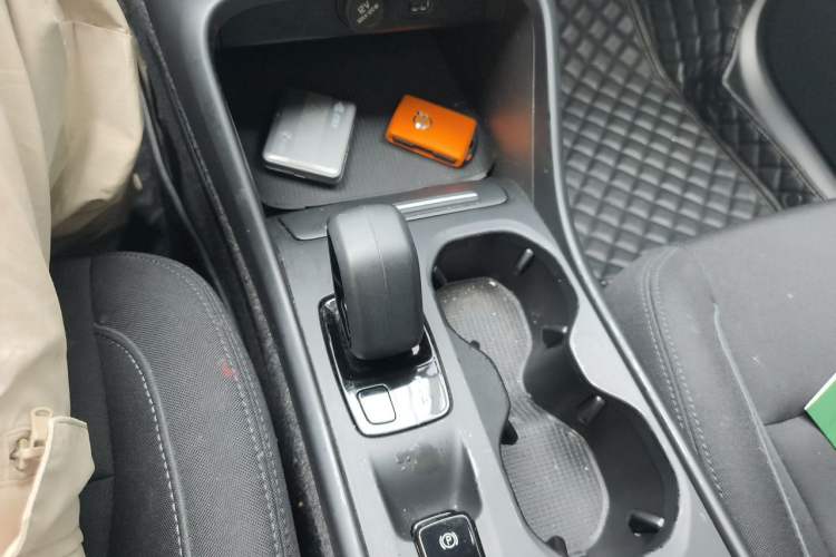 Used Volvo XC40 2022 T4 Four-Wheel Drive Smart & Stylish Edition Gear Lever