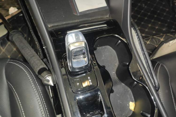 Used Volvo XC40 2022 T4 Four-Wheel Drive Smart & Luxurious Edition Gear Lever