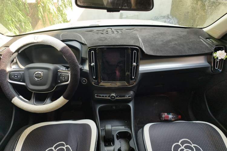 Used Volvo XC40 2022 T4 Four-Wheel Drive Smart & Stylish Edition Interior 1