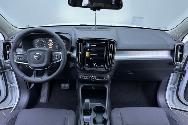 Used Volvo XC40 2022 T4 Four-Wheel Drive Smart & Stylish Edition Interior 2