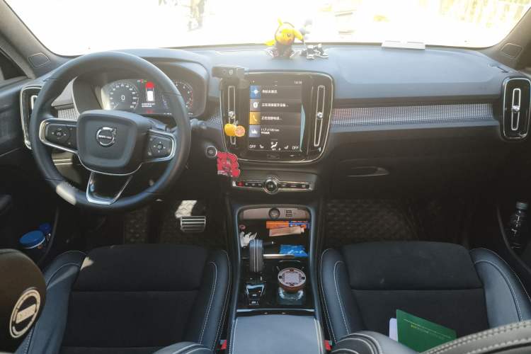 Used Volvo XC40 2022 T4 Four-Wheel Drive Smart & Dynamic Sport Edition Interior 2