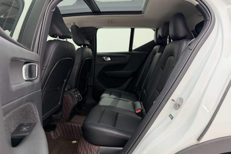 Used Volvo XC40 2022 T4 Four-Wheel Drive Smart & Stylish Edition Interior 2