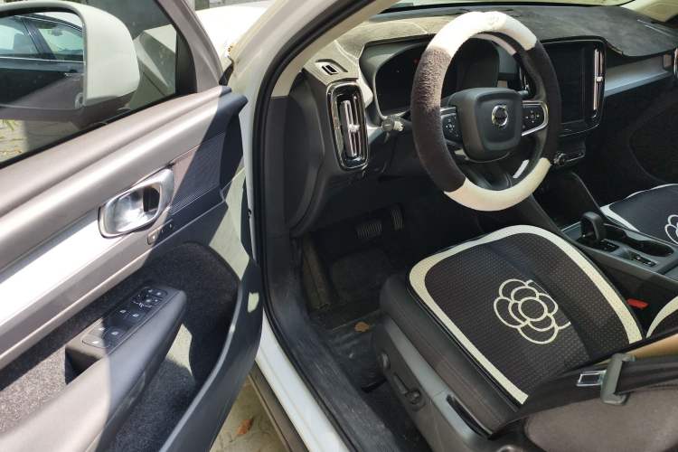 Used Volvo XC40 2022 T4 Four-Wheel Drive Smart & Stylish Edition Interior 2