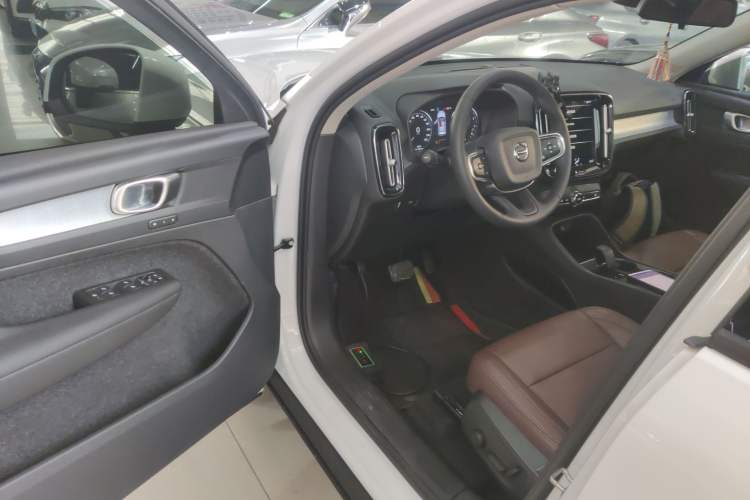 Used Volvo XC40 2022 T4 Four-Wheel Drive Smart & Stylish Edition Interior 3