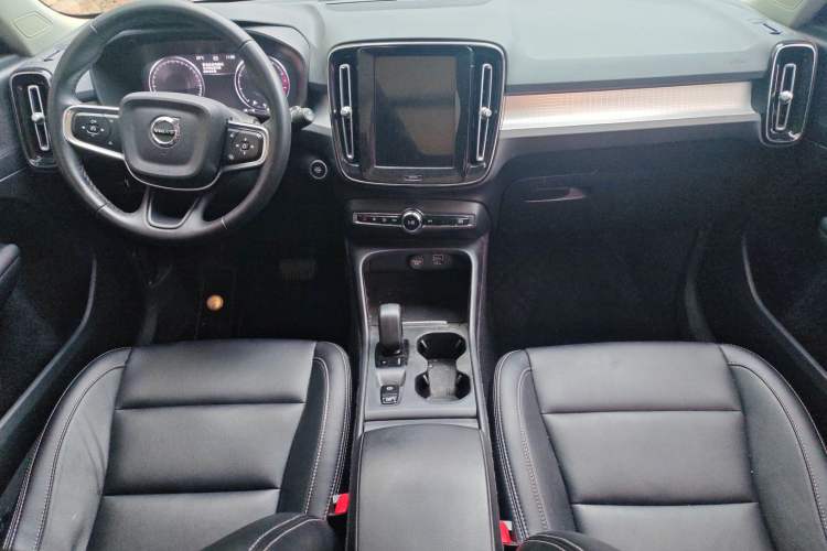 Used Volvo XC40 2022 T4 Four-Wheel Drive Smart & Stylish Edition Interior 3