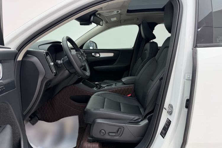 Used Volvo XC40 2022 T4 Four-Wheel Drive Smart & Stylish Edition Interior 4